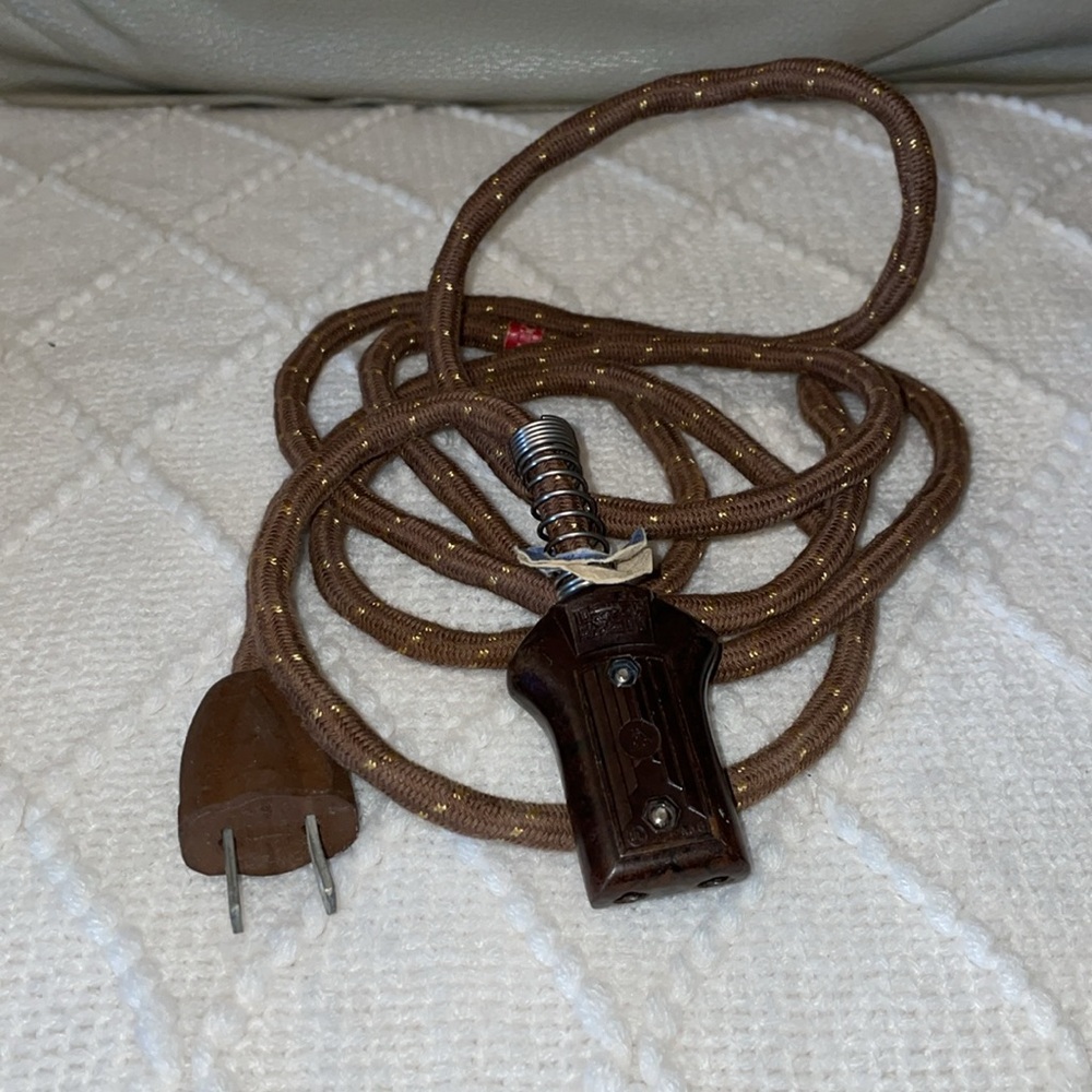 Vintage Knapp-Monarch “Gad-A-Bout” Travel Iron. - Picture 9 of 15